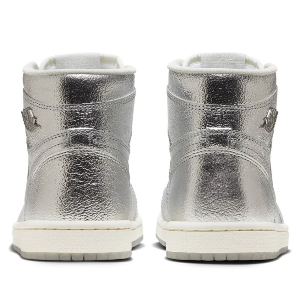 Women's Air Jordan 1 Retro High OG 'Chrome' - Metallic Silver/Photon Dust - Picture 3 of 11